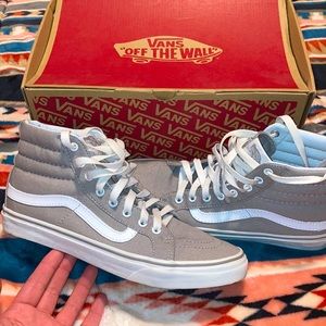 Women’s high top drizzle/true white vans (gray)